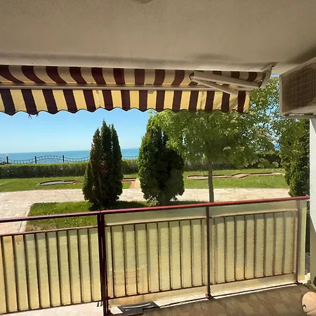 Gate Apartment *